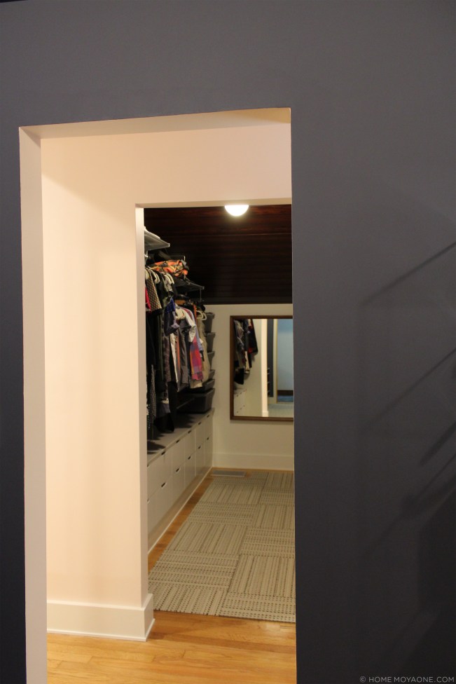 homemoyaone_master-closet-from-outside.jpg